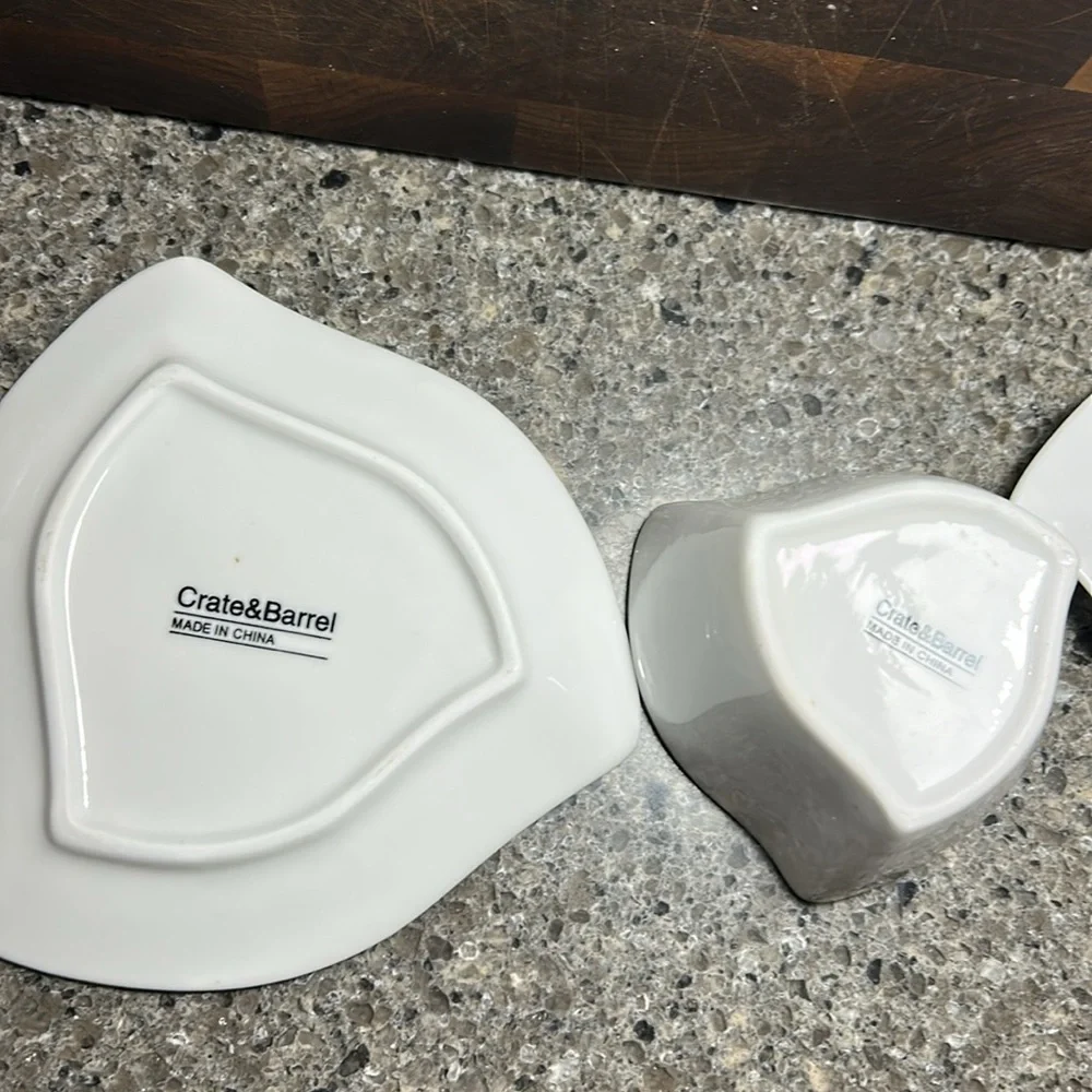 Crate & Barrel condiments set of 8 pieces